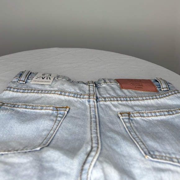 NWT Zara Kids "The Skater Short" Light Wash Denim - Size 2-3 - Picture 4 of 8
